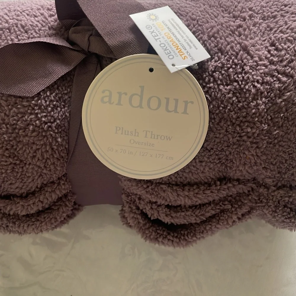 Ardour light‎ purple throw